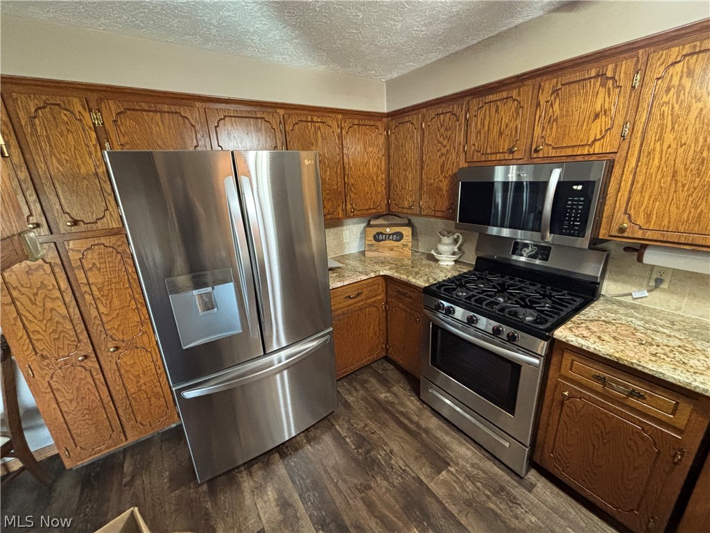 2014 Hillocke Street Louisville OH 44641