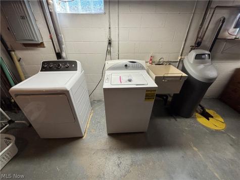 2014 Hillocke Street Louisville OH 44641