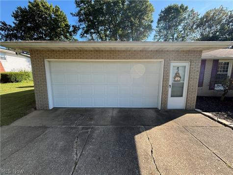 2014 Hillocke Street Louisville OH 44641