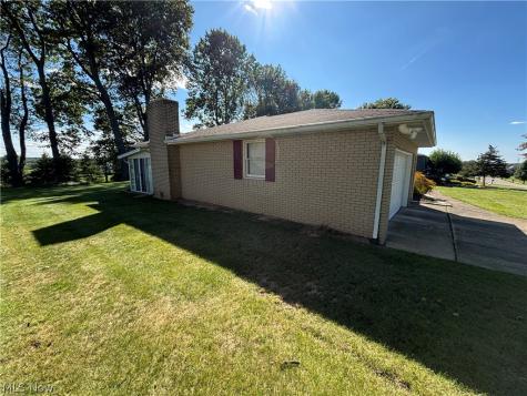 2014 Hillocke Street Louisville OH 44641
