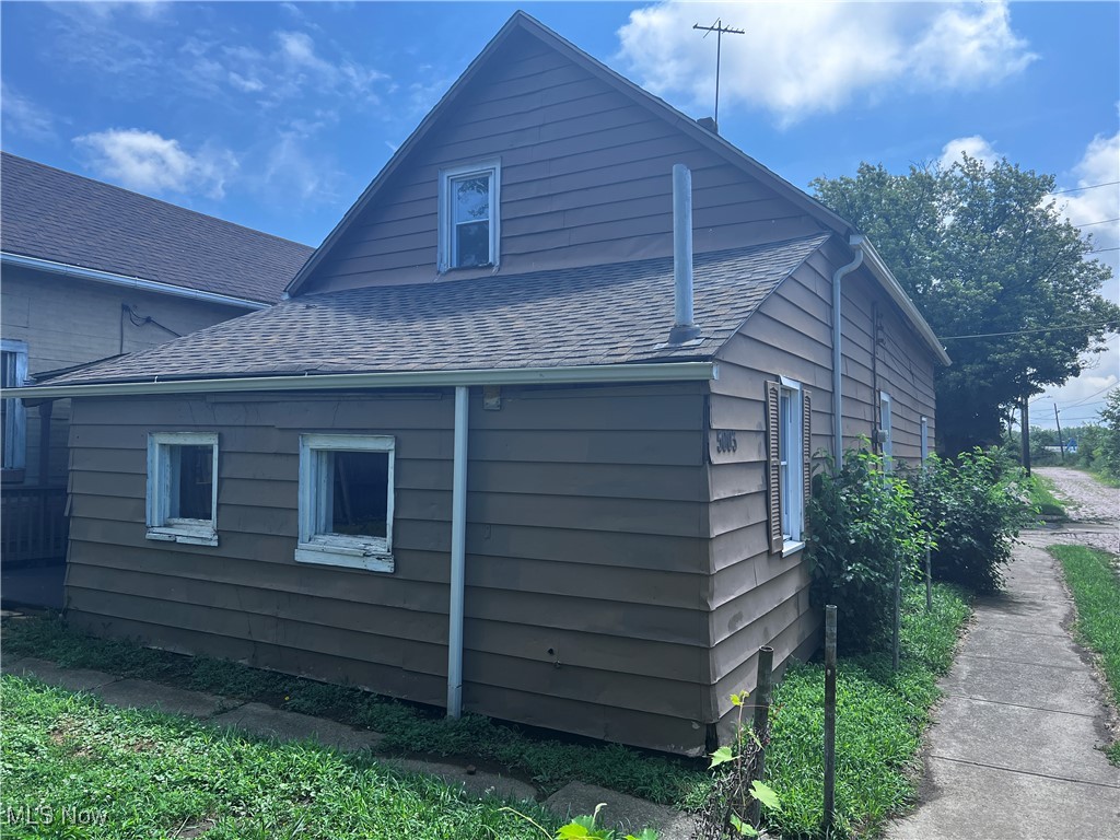 5003 Louisa Court Cleveland OH 44127