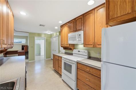 5071 Evergreen Drive North Olmsted OH 44070