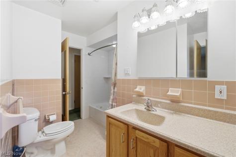 5071 Evergreen Drive North Olmsted OH 44070