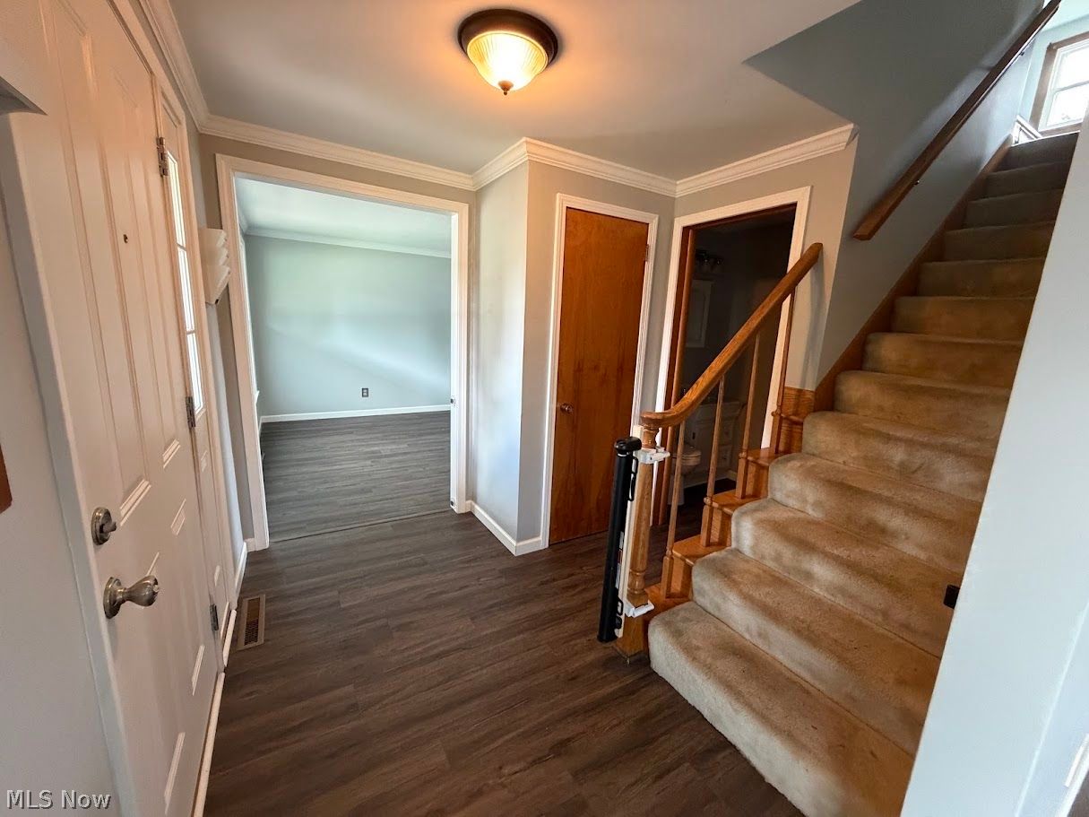 212 Colonial Avenue SE New Philadelphia OH 44663