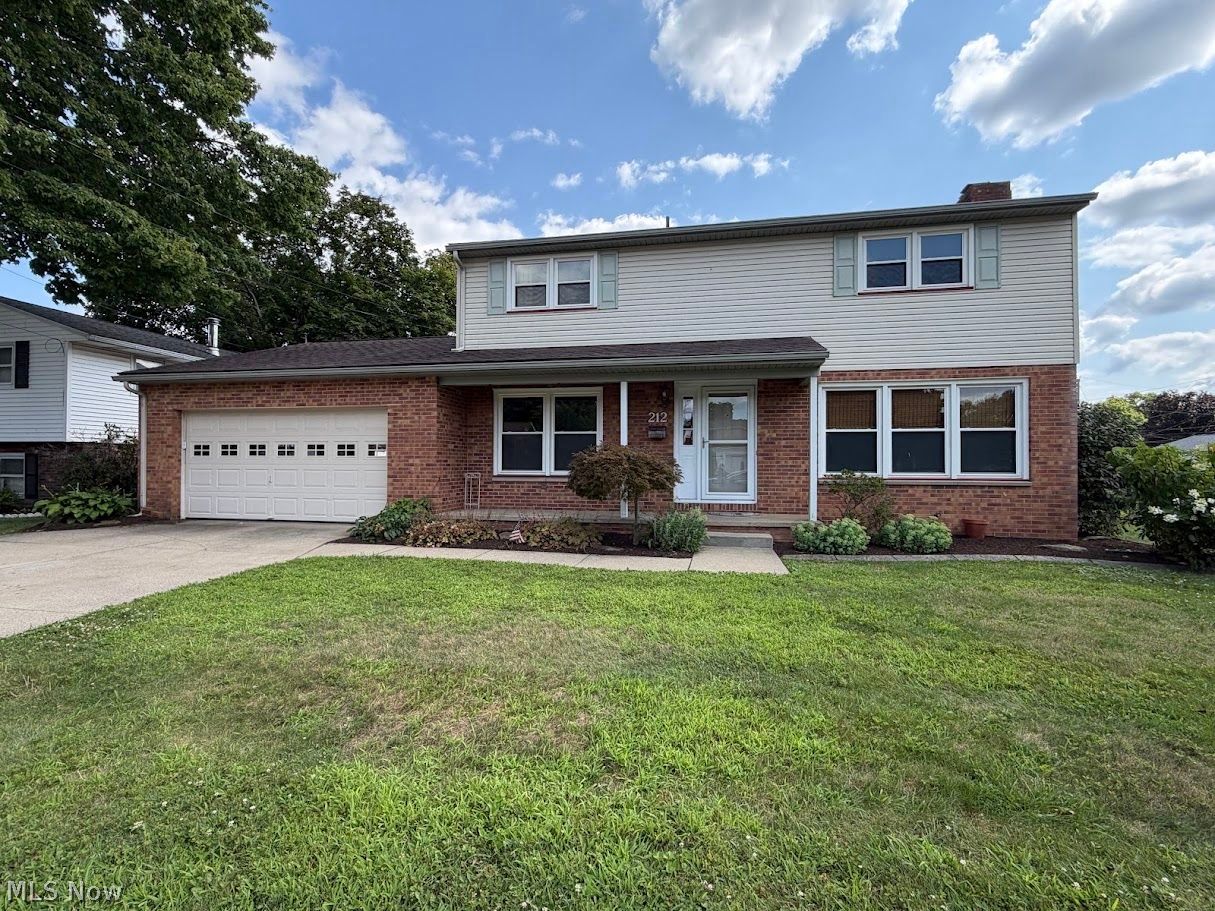 212 Colonial Avenue SE New Philadelphia OH 44663
