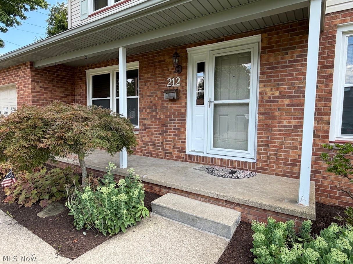 212 Colonial Avenue SE New Philadelphia OH 44663