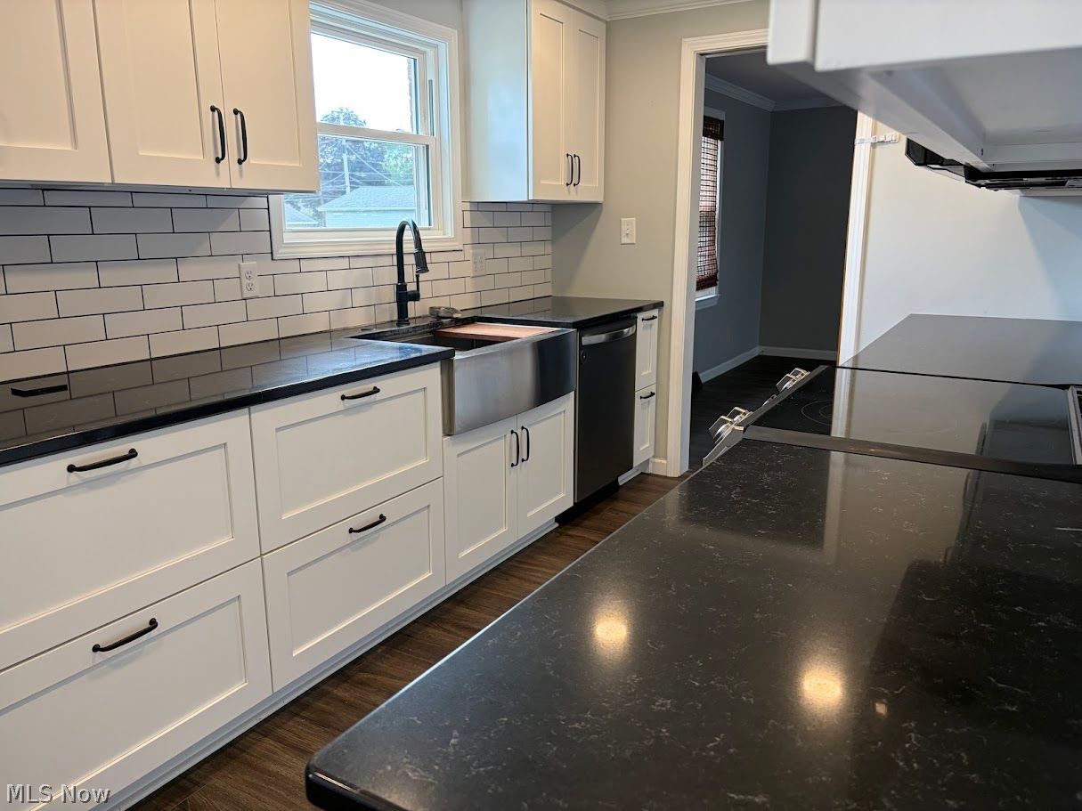 212 Colonial Avenue SE New Philadelphia OH 44663