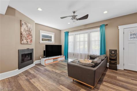 1909 W 74th Street Cleveland OH 44102