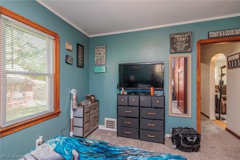 2415 E Ridgewood Drive Seven Hills OH 44131