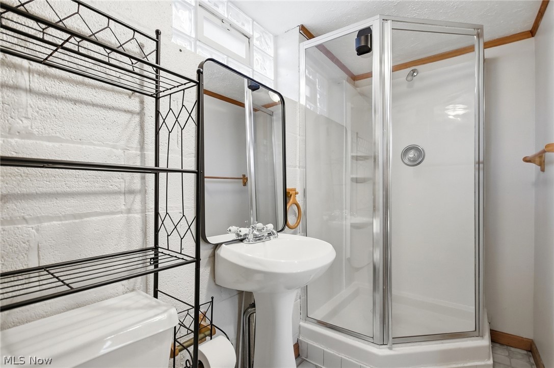 6404 Doncaster Avenue Parma OH 44129