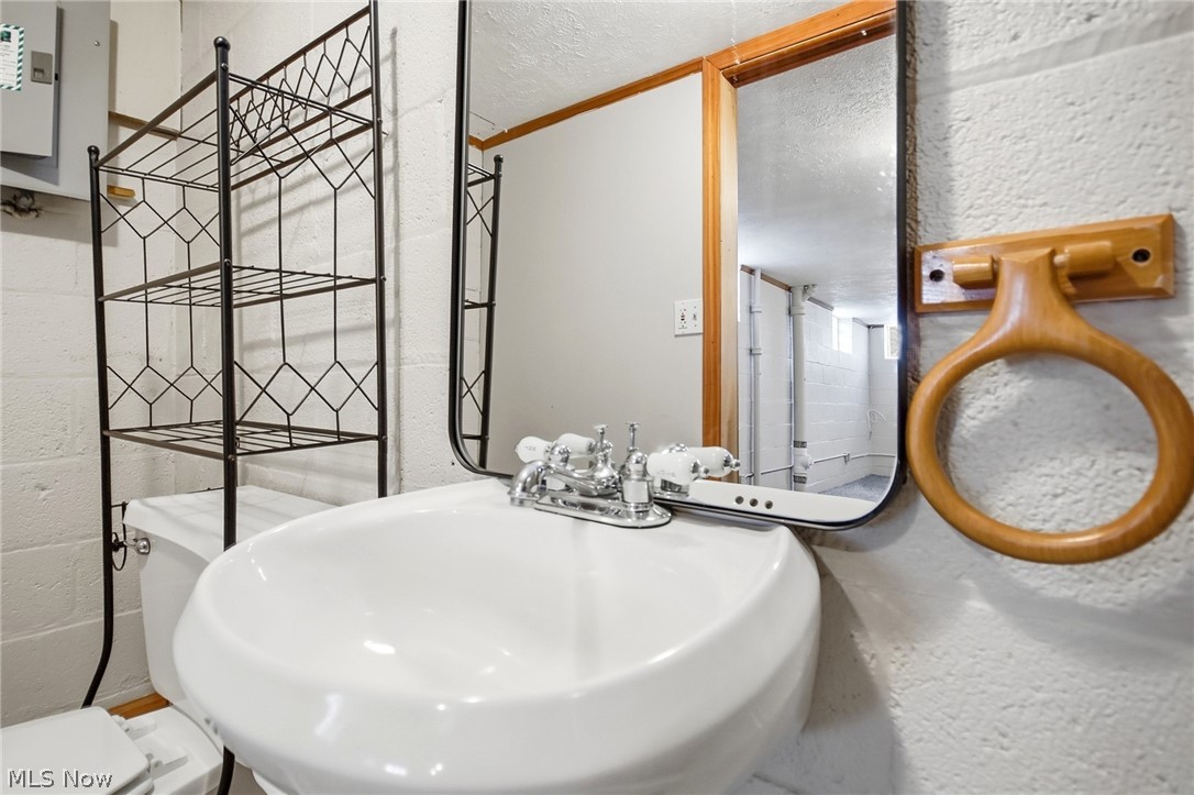 6404 Doncaster Avenue Parma OH 44129