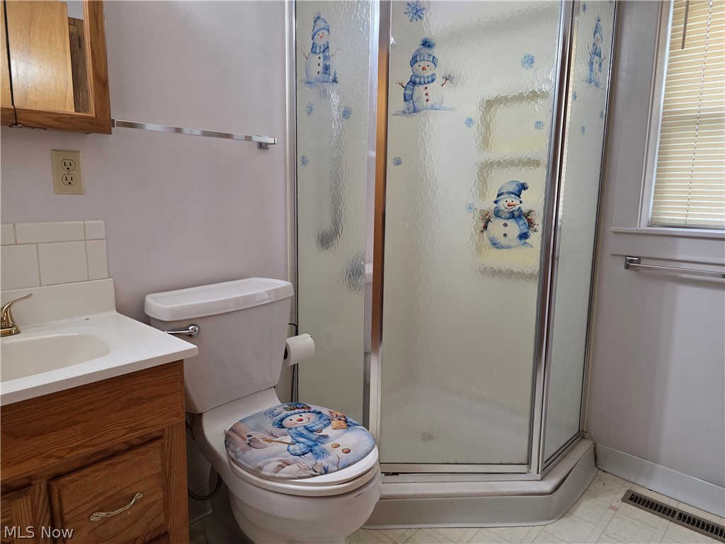 60951 County Road 9 Newcomerstown OH 43832