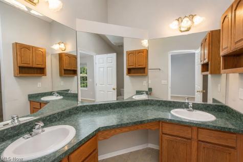 9020 Ashwood Court Olmsted Falls OH 44138