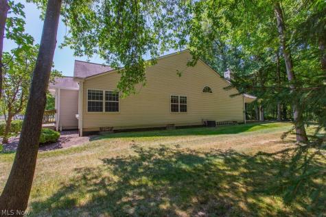 9020 Ashwood Court Olmsted Falls OH 44138