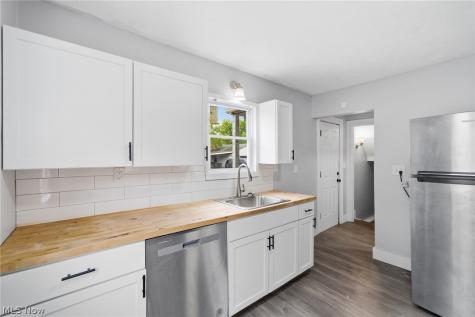 5171 Thomas Street Maple Heights OH 44137
