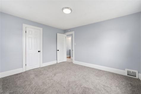 5171 Thomas Street Maple Heights OH 44137
