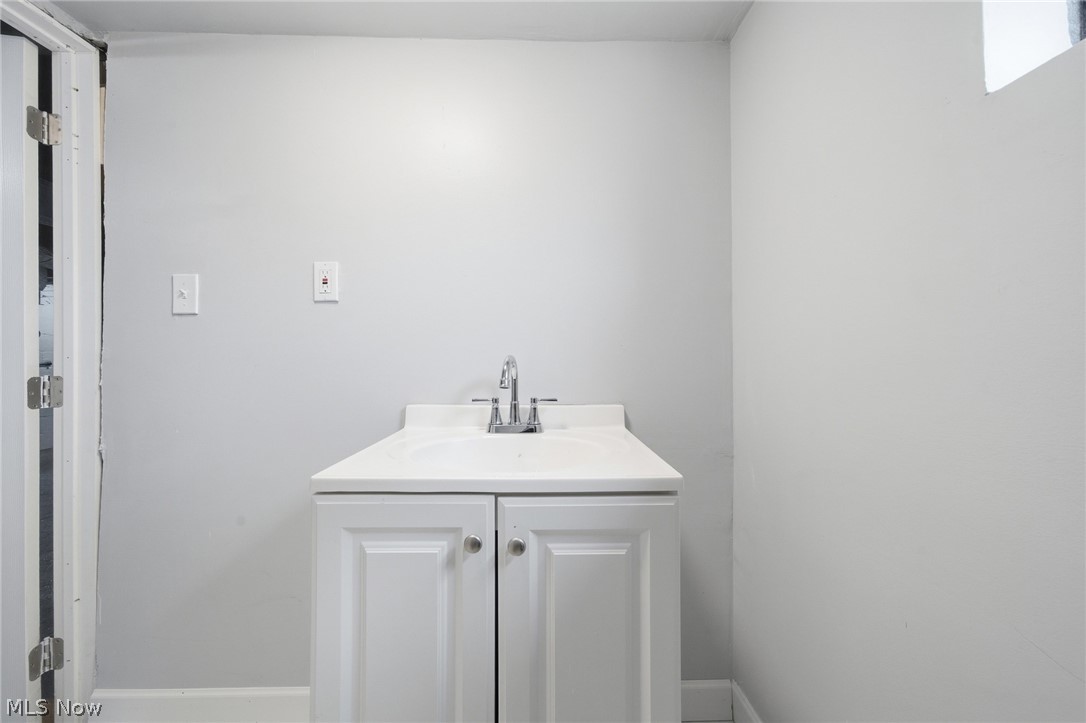 5171 Thomas Street Maple Heights OH 44137