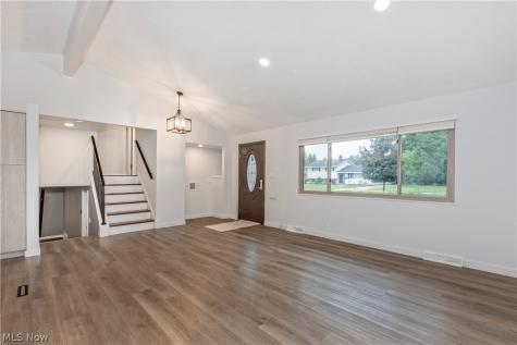 1174 Giesse Drive Mayfield Heights OH 44124