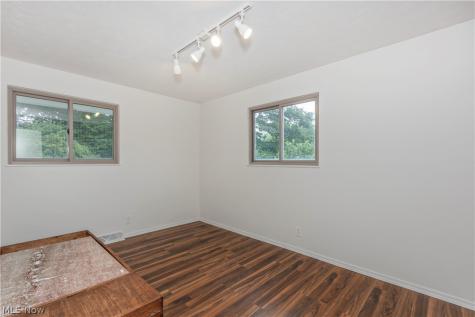 1174 Giesse Drive Mayfield Heights OH 44124