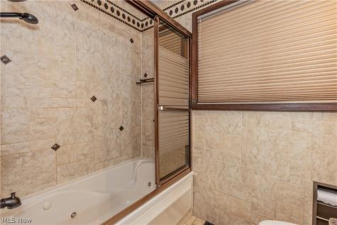 1174 Giesse Drive Mayfield Heights OH 44124