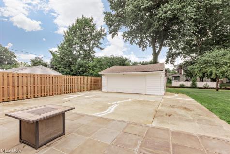 1174 Giesse Drive Mayfield Heights OH 44124