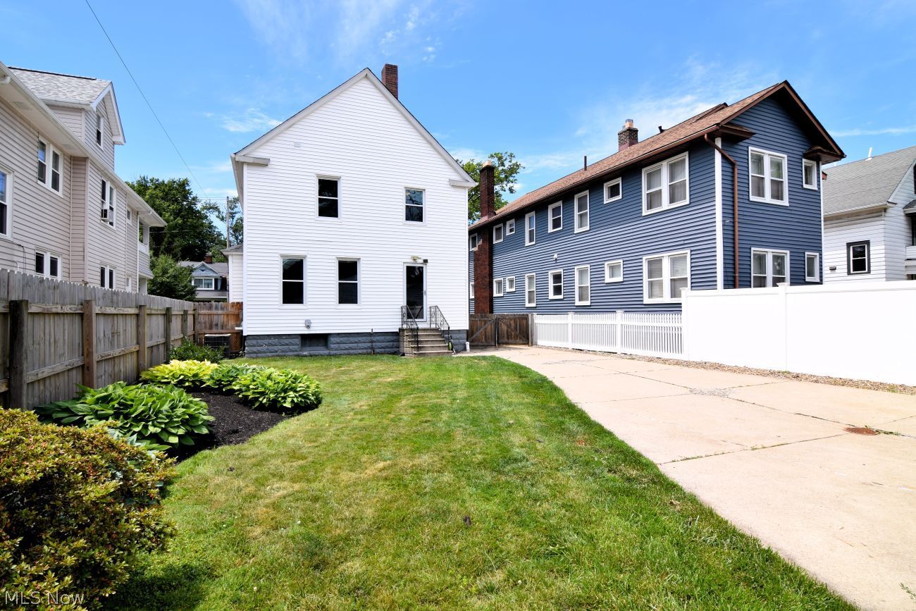 1279 Edwards Avenue Lakewood OH 44107