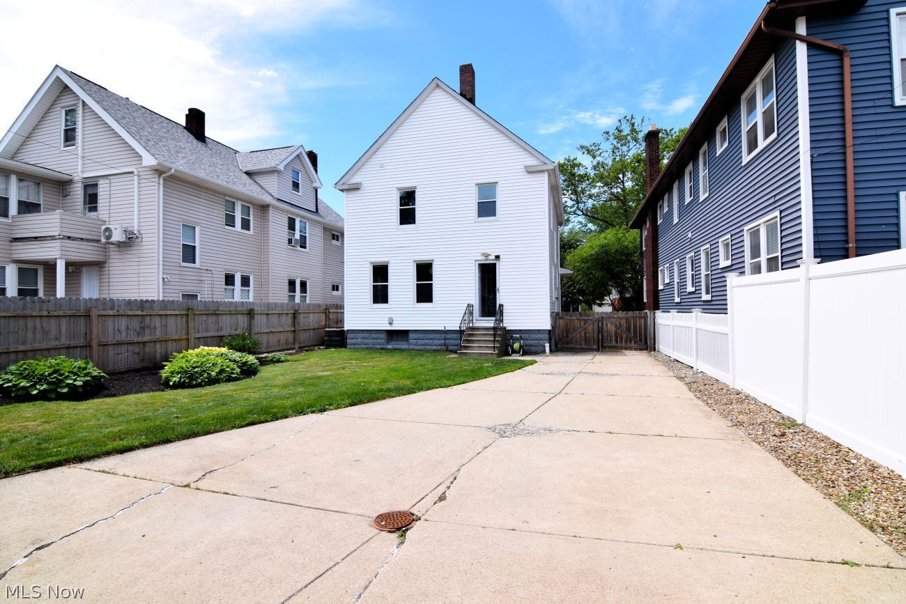 1279 Edwards Avenue Lakewood OH 44107