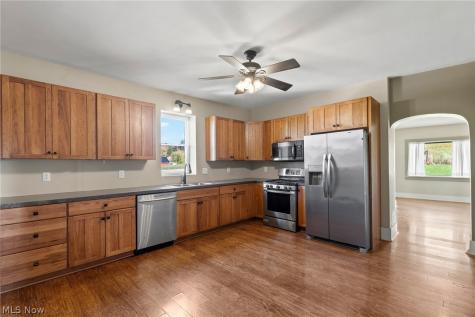 7385 Kemary Avenue SW Navarre OH 44662