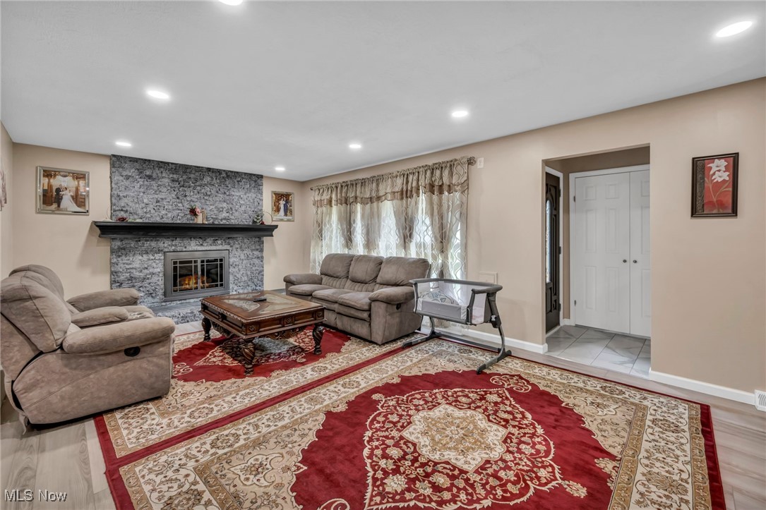 16577 State Road North Royalton OH 44133