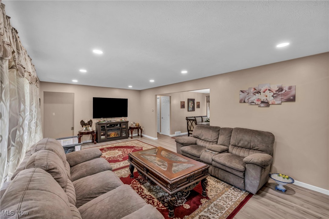 16577 State Road North Royalton OH 44133