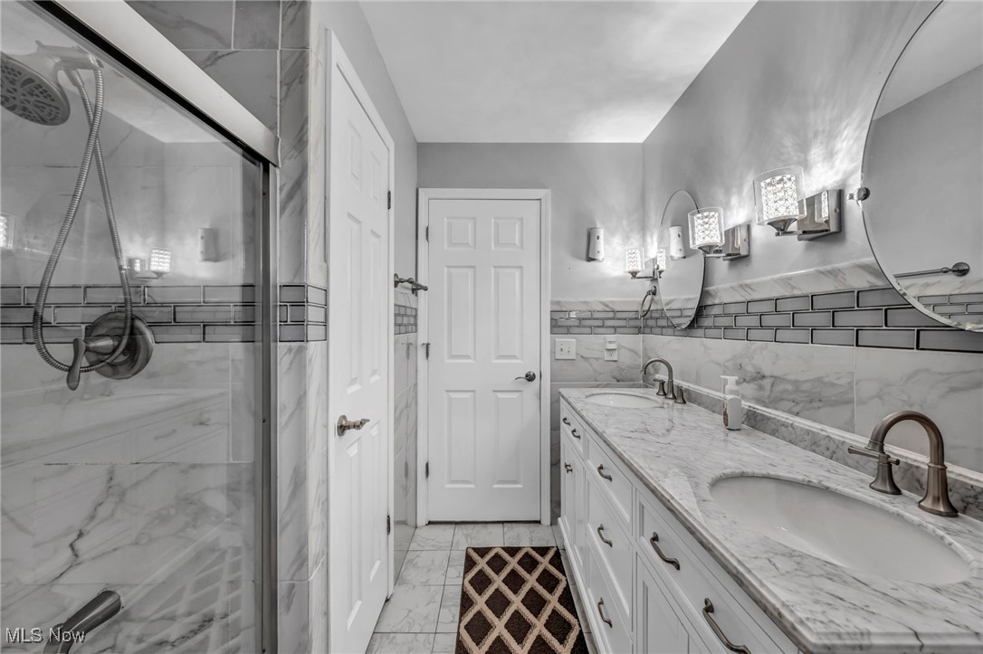 16577 State Road North Royalton OH 44133