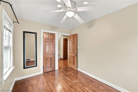1748 Saratoga Avenue Cleveland OH 44109