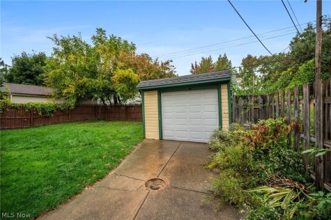 1748 Saratoga Avenue Cleveland OH 44109