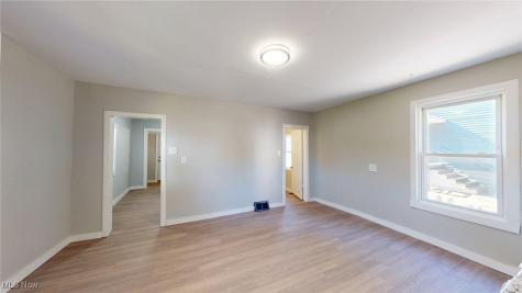 7815 Eve Avenue Cleveland OH 44102