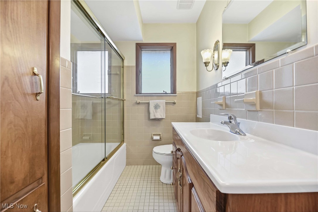 2396 Hillcrest Lane Parma OH 44134