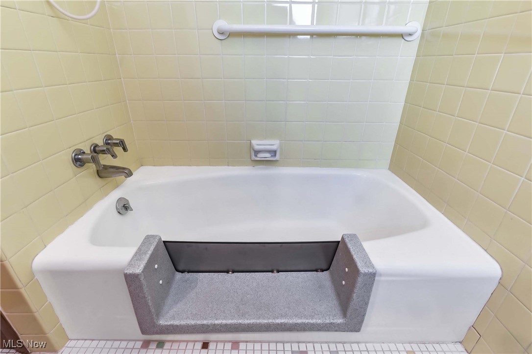 2396 Hillcrest Lane Parma OH 44134