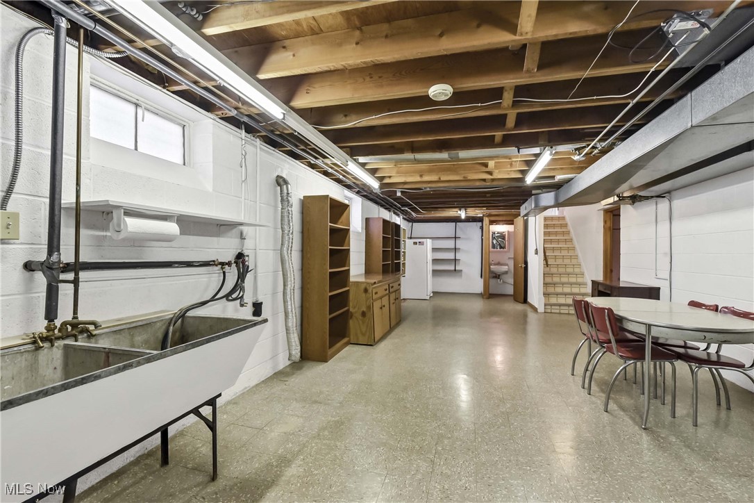 2396 Hillcrest Lane Parma OH 44134