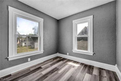 1009 W 10th Street Lorain OH 44052