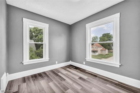 1009 W 10th Street Lorain OH 44052