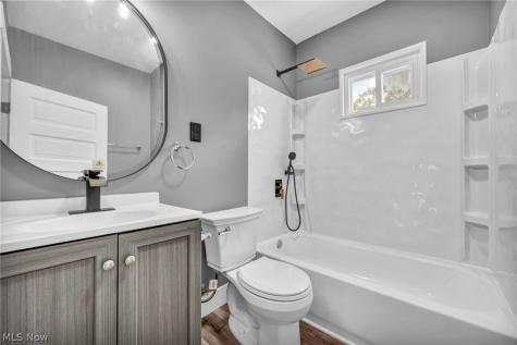 1009 W 10th Street Lorain OH 44052