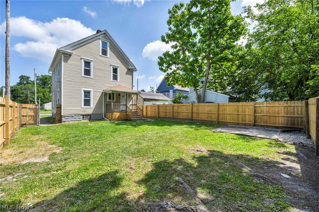 1009 W 10th Street Lorain OH 44052