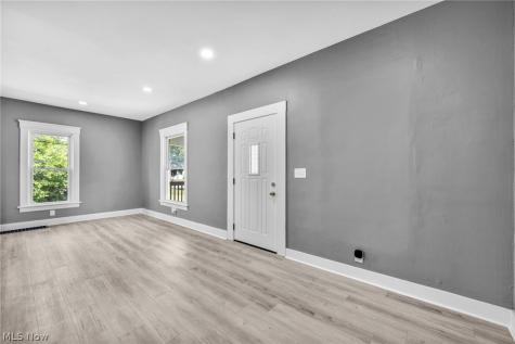 1009 W 10th Street Lorain OH 44052