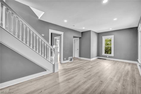 1009 W 10th Street Lorain OH 44052