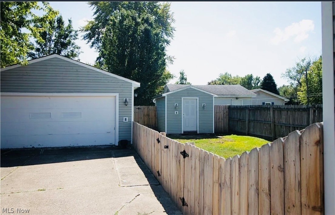 1614 E 49th Street Ashtabula OH 44004