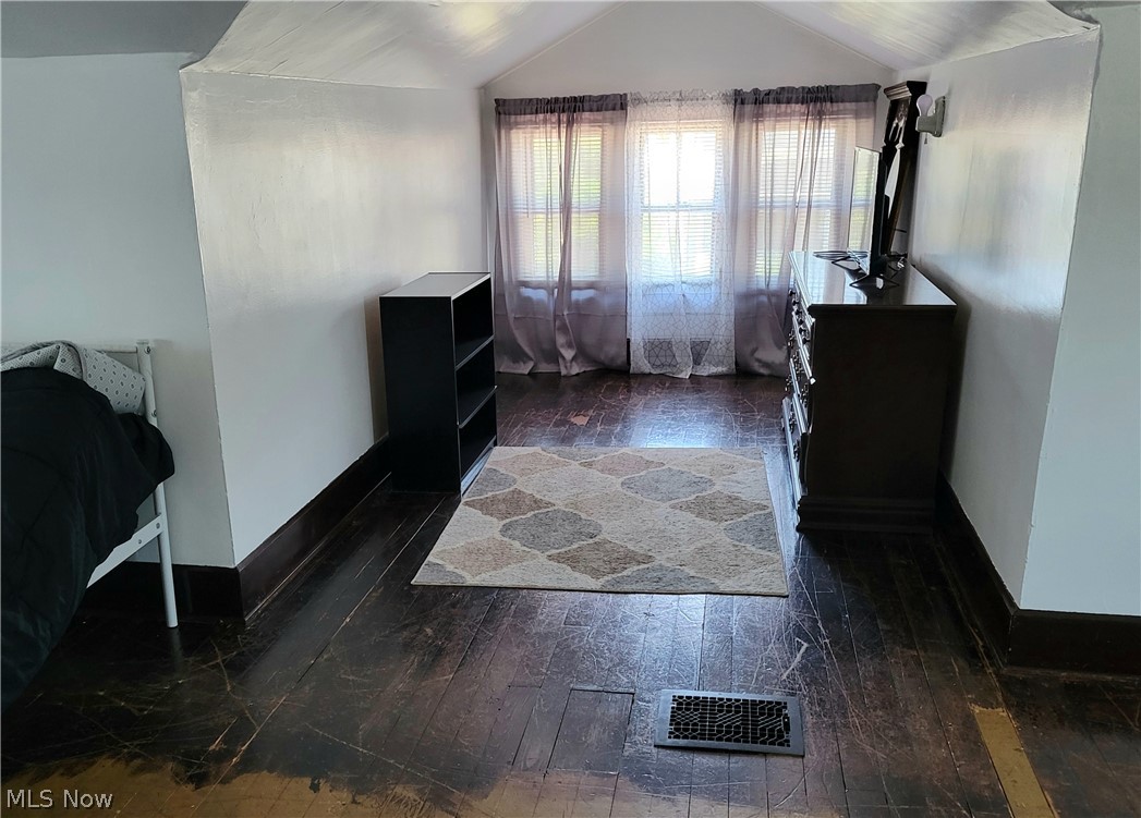 169 Neighbor Street Newcomerstown OH 43832