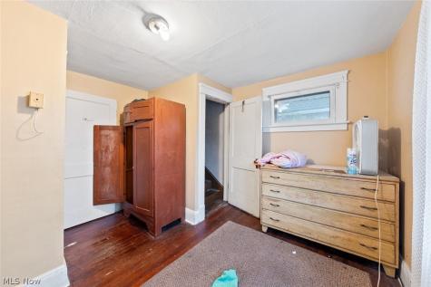 1429 Graber Drive Lakewood OH 44107
