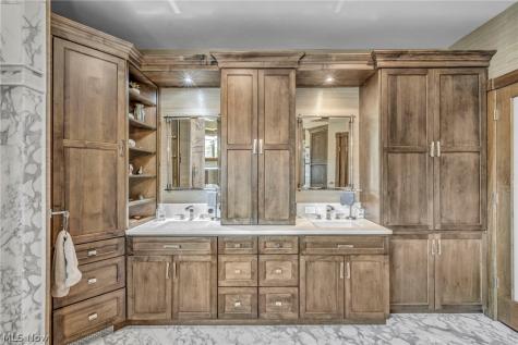 3909 Weymouth Woods Drive Medina OH 44256