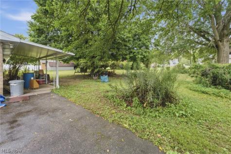 5266 Glenhaven Avenue Louisville OH 44641