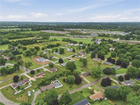 5266 Glenhaven Avenue Louisville OH 44641