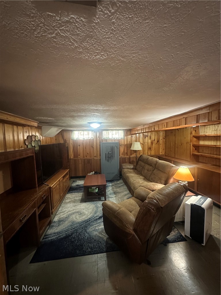 5502 Renwood Drive Parma OH 44129